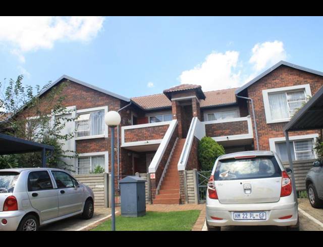 2 BEDROOM TOWNHOUSE FOR SALE IN GLEN MARAIS